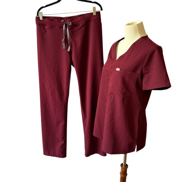 FIGS TECHNICAL COLLECTION SCRUBS SS V NECK TOP PULL ON DRAWSTRING WAIST PANTS S - Picture 3 of 11
